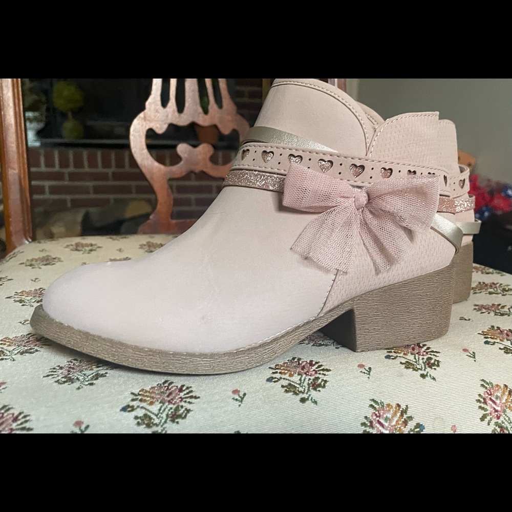 NWOT pink booties! Girls size 3